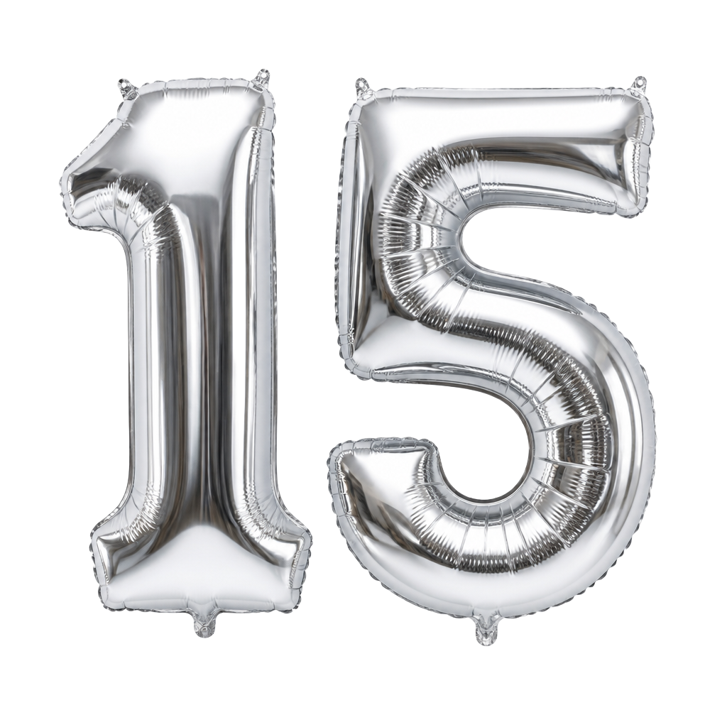 Globos plateados con el número 15